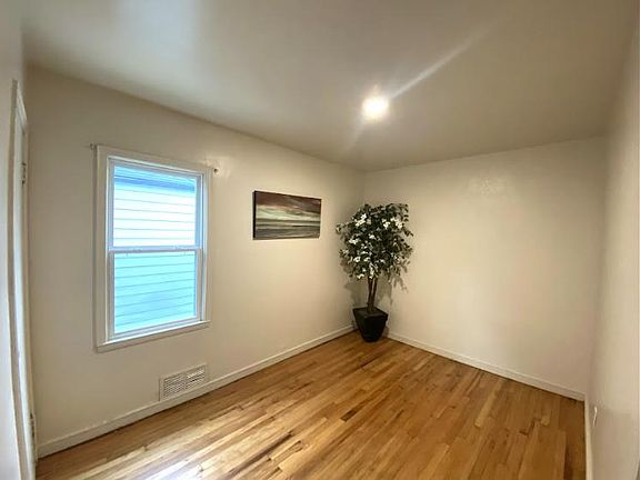 3rd image of 18993 Woodcrest St