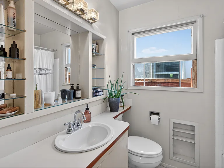 819 Law St — Photo 8