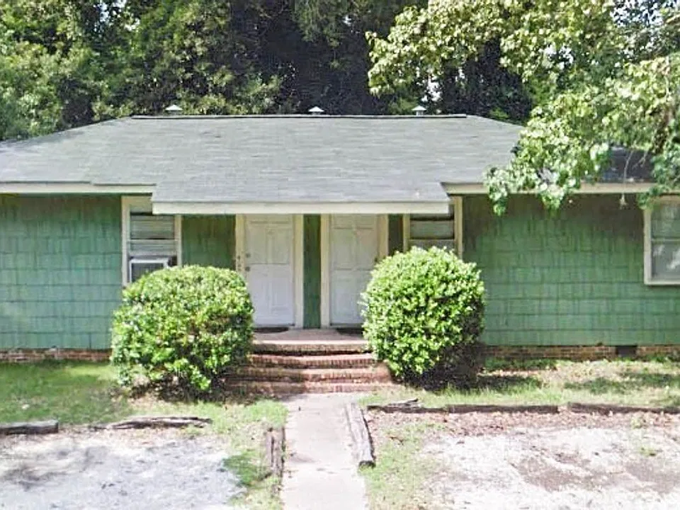 403 E Drake Ave