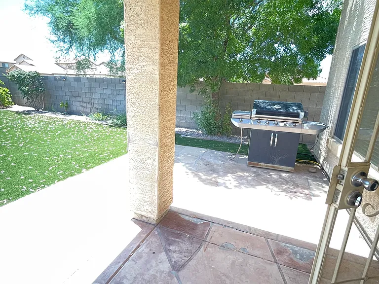 1121 E Jahns Dr — Photo 20