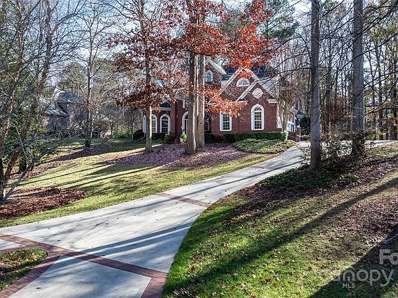 2nd image of 9133 Shorewood Pl