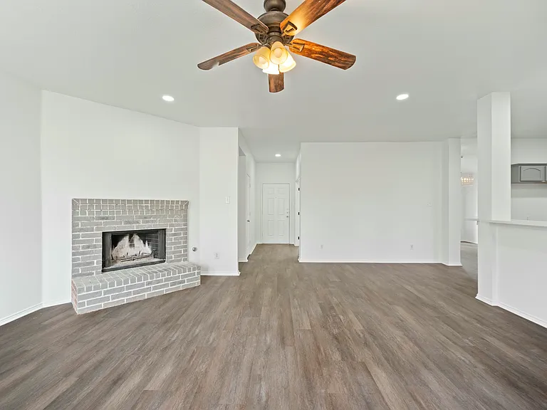 2130 Harvester Dr — Photo 10