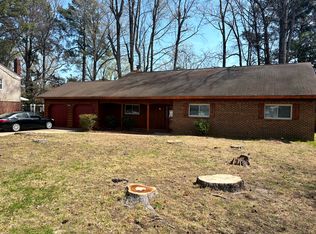 222 E McGinnis Cir, Norfolk, VA 23502