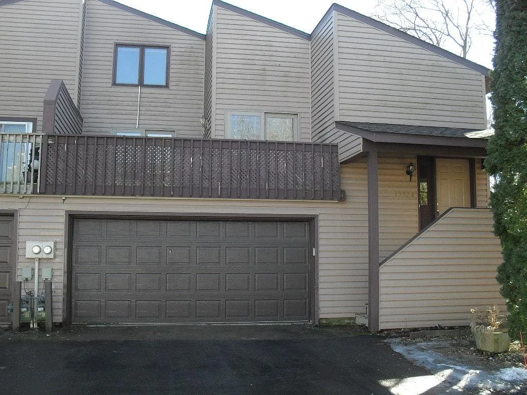 3 bed, 2126 sqft, $2,395 — Photo 1