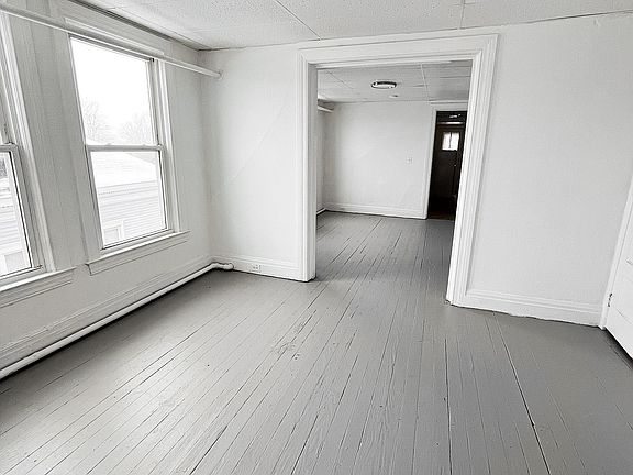 2nd image of 911 State St #3