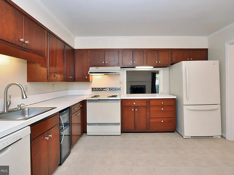 4847 Sangamore Rd #24 — Photo 8