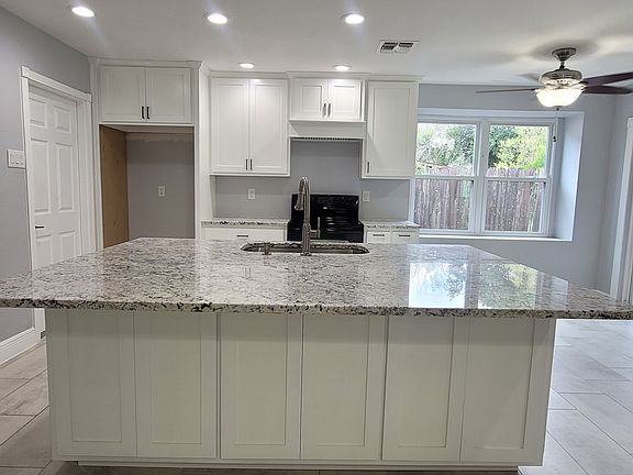 3rd image of 10826 Green Brook St