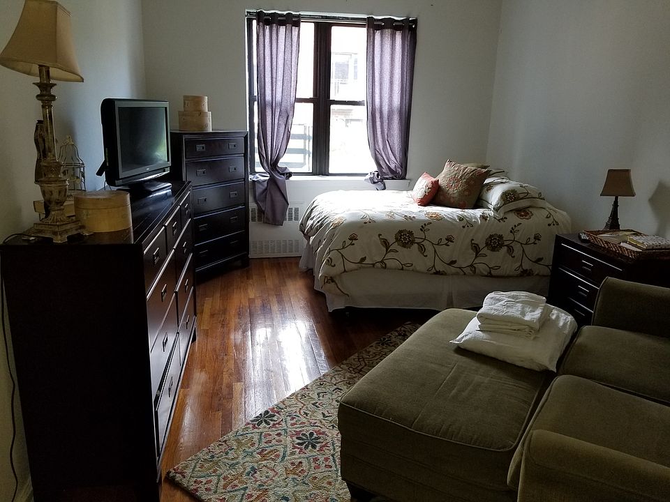 1st image of 320 E 85th St APT 3D