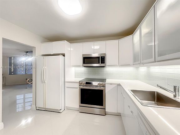 2nd image of 2750 NE 183rd St APT 1106