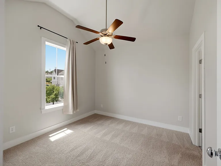 752 Cottage Park Dr — Photo 19