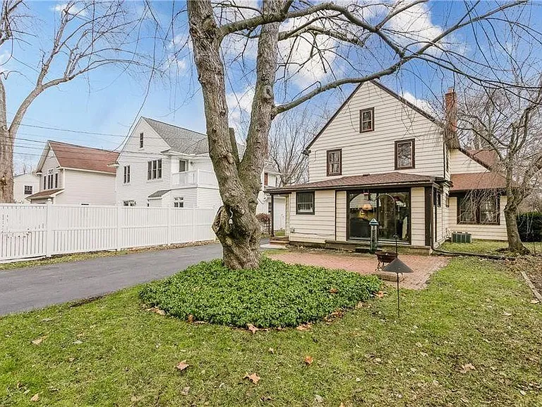 133 Westland Ave — Photo 14