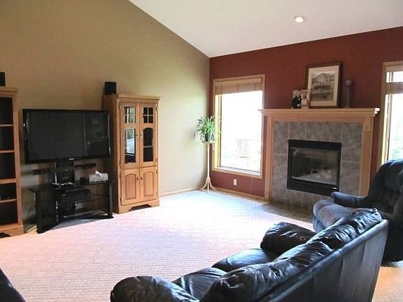 3rd image of 3044 Edenberry St