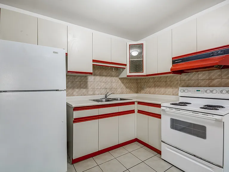 1033 Saint Clair Ave W #201 — Photo 4