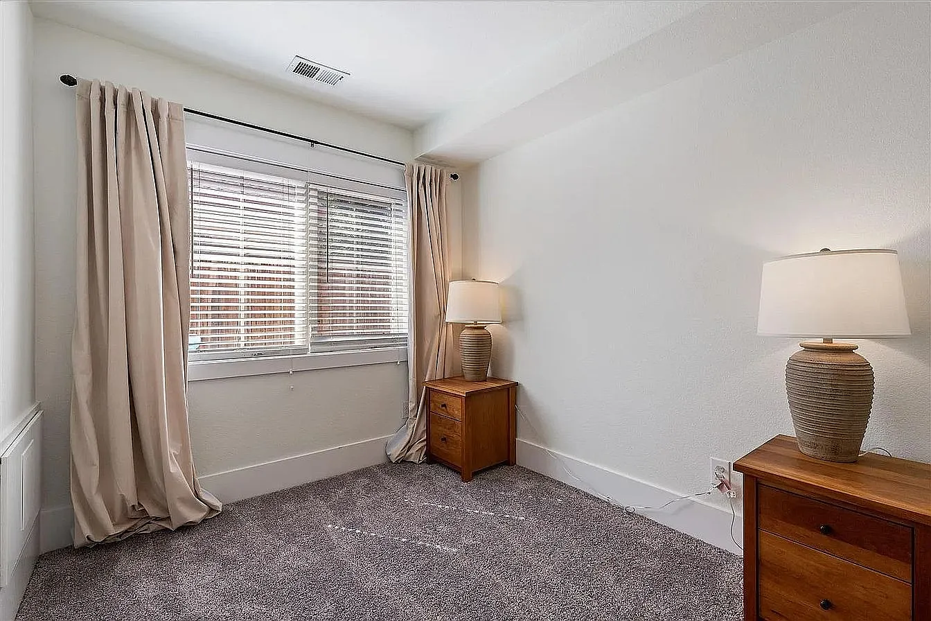 3 bed, 2.5 bath, 1863 sqft, $3,800 — Photo 3