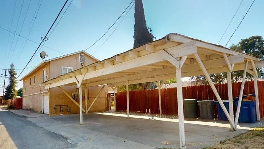 2324 Q St photo 1