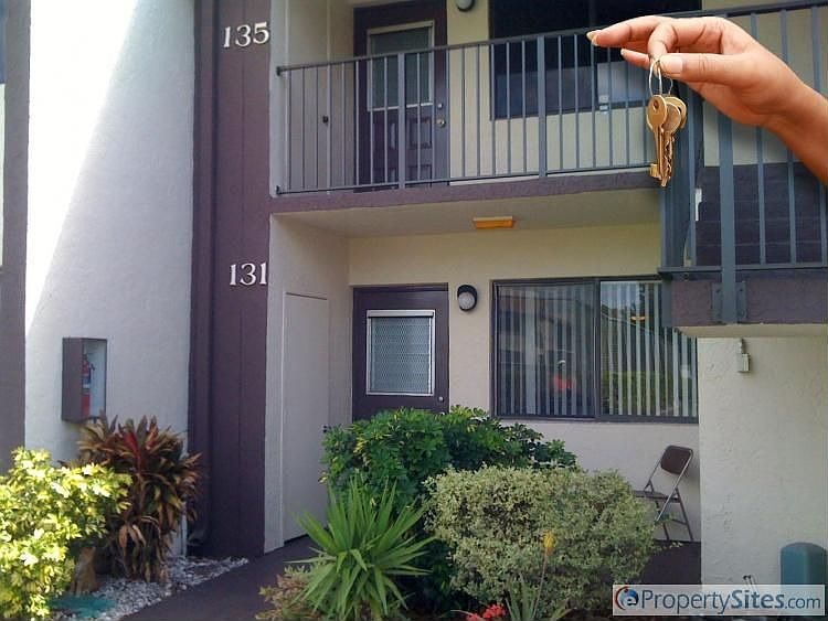 1st image of 131 E Laurel Dr