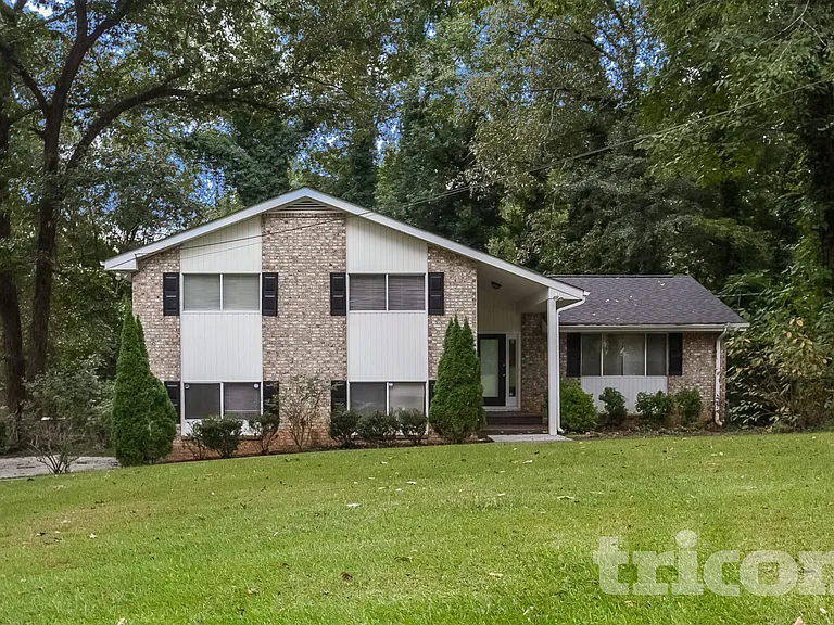 543 Barbashela Cir — Photo 1