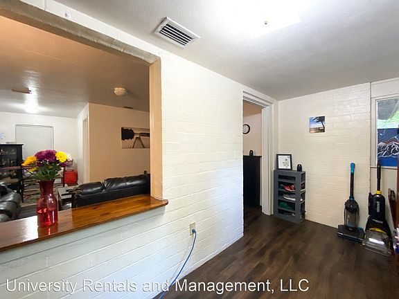 4th image of 1423 NW 7th Ave