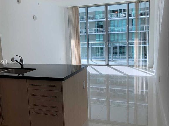 4th image of 1111 SW 1st Ave APT 3015