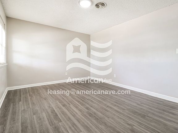 1525439_004_living_room_13777881.jpg
