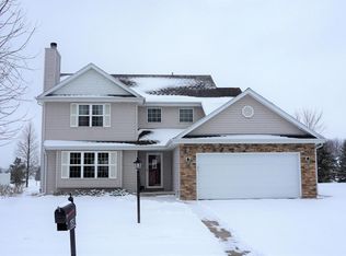 650 Summer Creek Rd, Oconomowoc, WI 53066