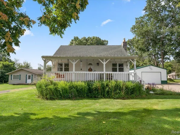 2725 Norton Rd, Howell, MI 48843