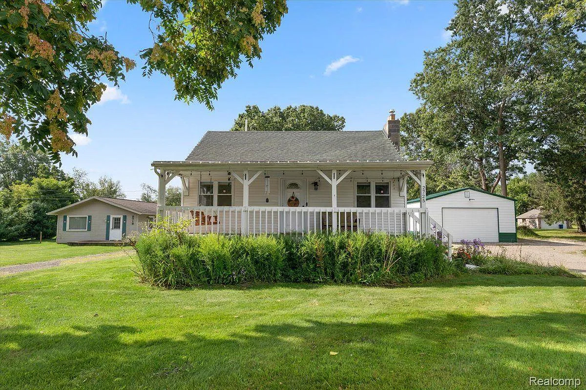 2725 Norton Rd photo 1