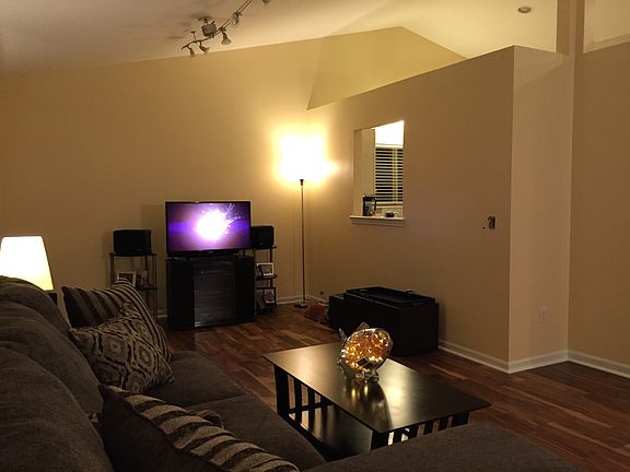4th image of 1822 Andover Blvd