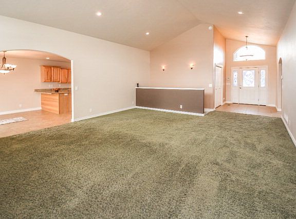 5th image of 2740 Mary Dr