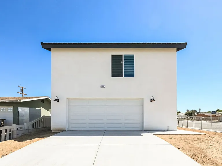 Spacious 3BR/2BA Home with Open Floor Plan, Garage & Washer/Dryer — Photo 48