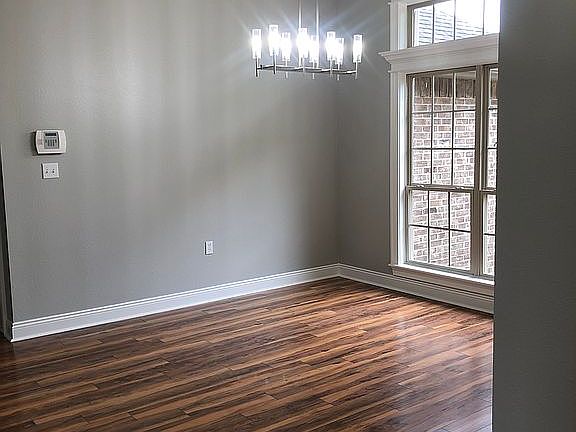 4th image of 512 Crain Dr