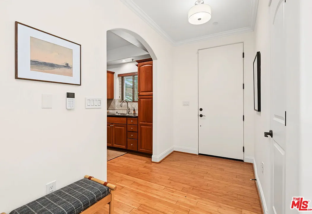 2 bed, 2.0 bath, 1358 sqft, $4,500 — Photo 2