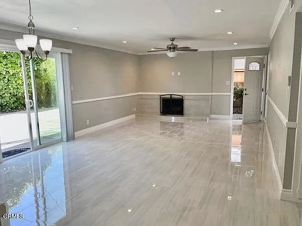 2589 Bayshore Ave — Photo 1