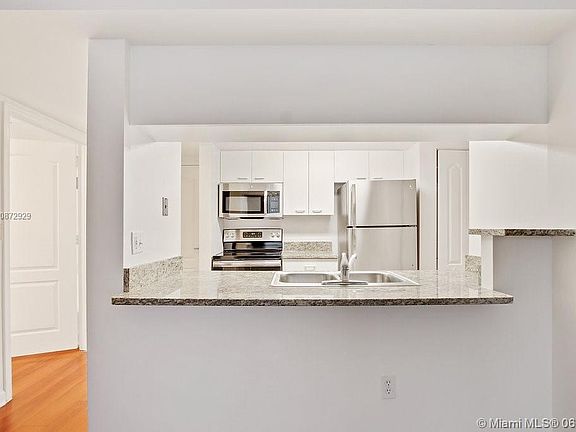 5th image of 1752 N Bayshore Dr #15F