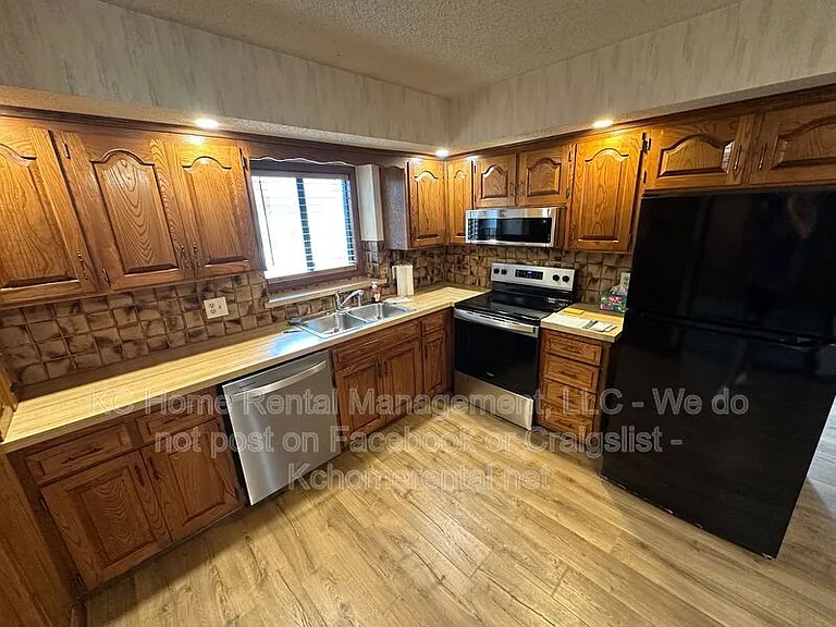 6251 Rene St — Photo 3