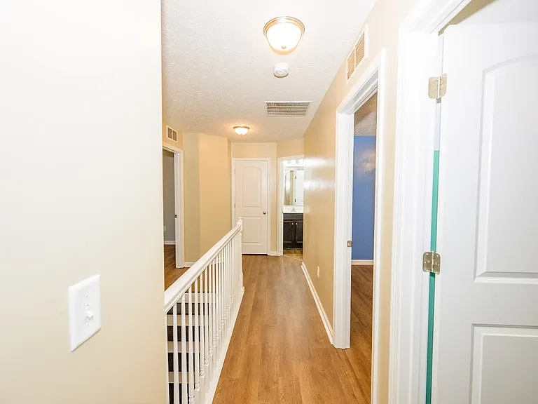 102 Teaberry Ct — Photo 6