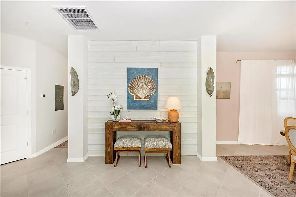 3 bed, 2.0 bath, 2294 sqft, $3,000 — Photo 4