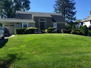 32 Old Estate Rd, Manhasset, NY 11030