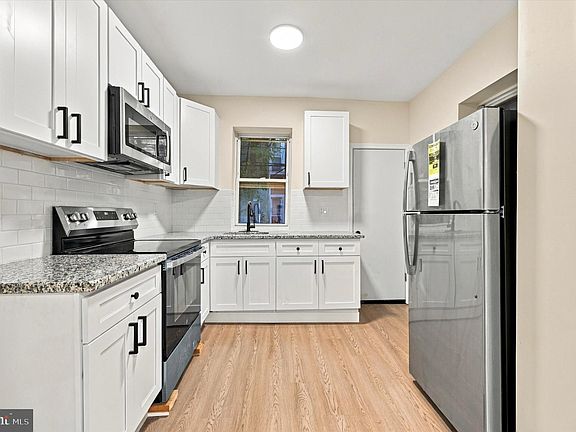 4th image of 542 E Herman St