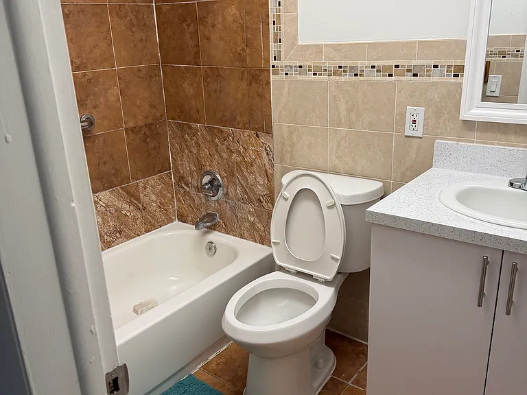 1330 W 54th St #215B — Photo 5