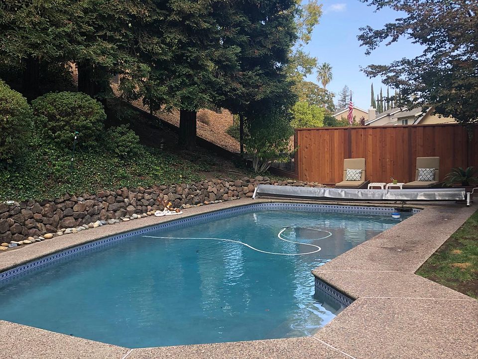 1st image of 2241 Lake Crest Ct