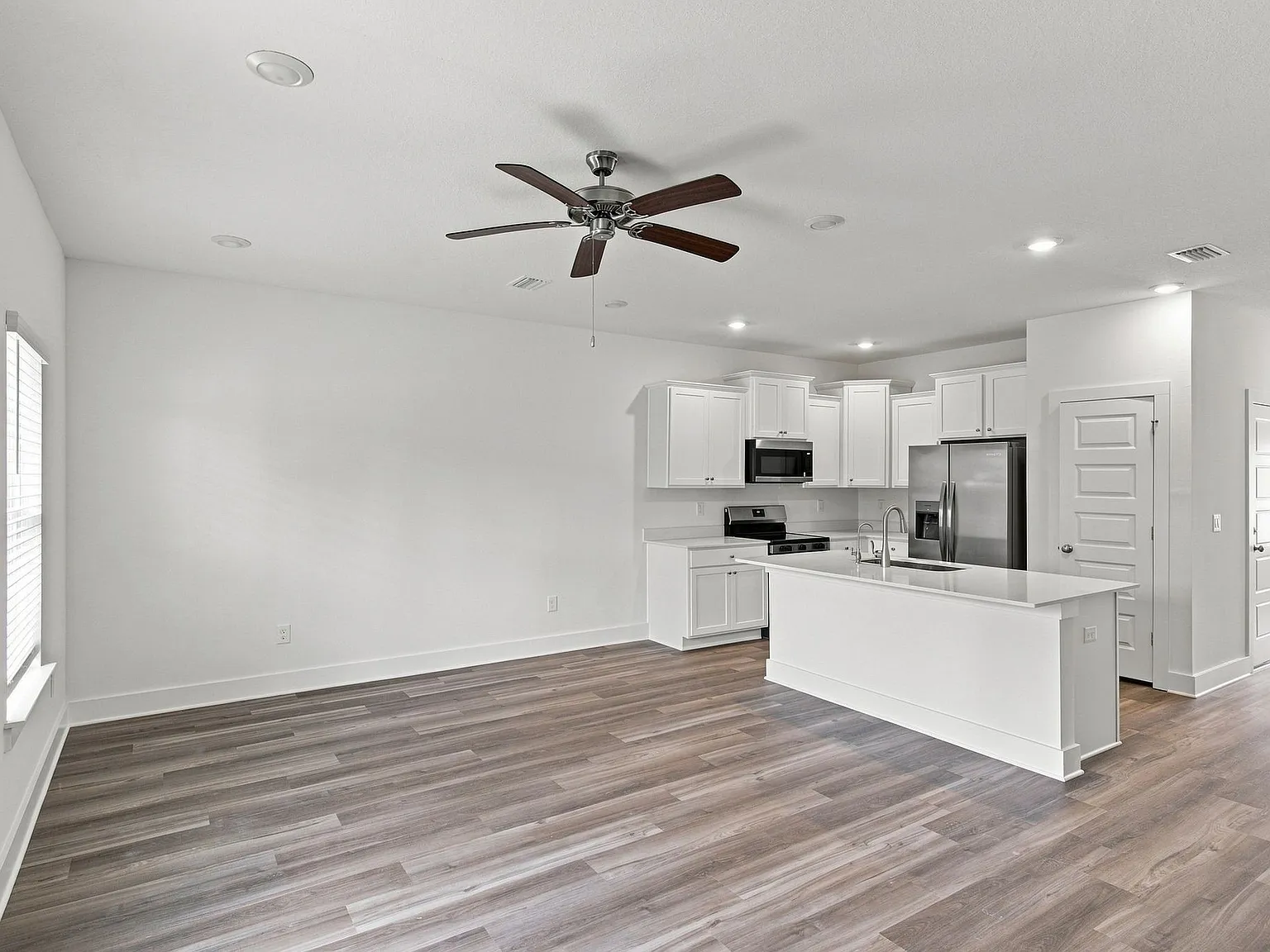 3 bed, 1459 sqft, $2,100 — Photo 4