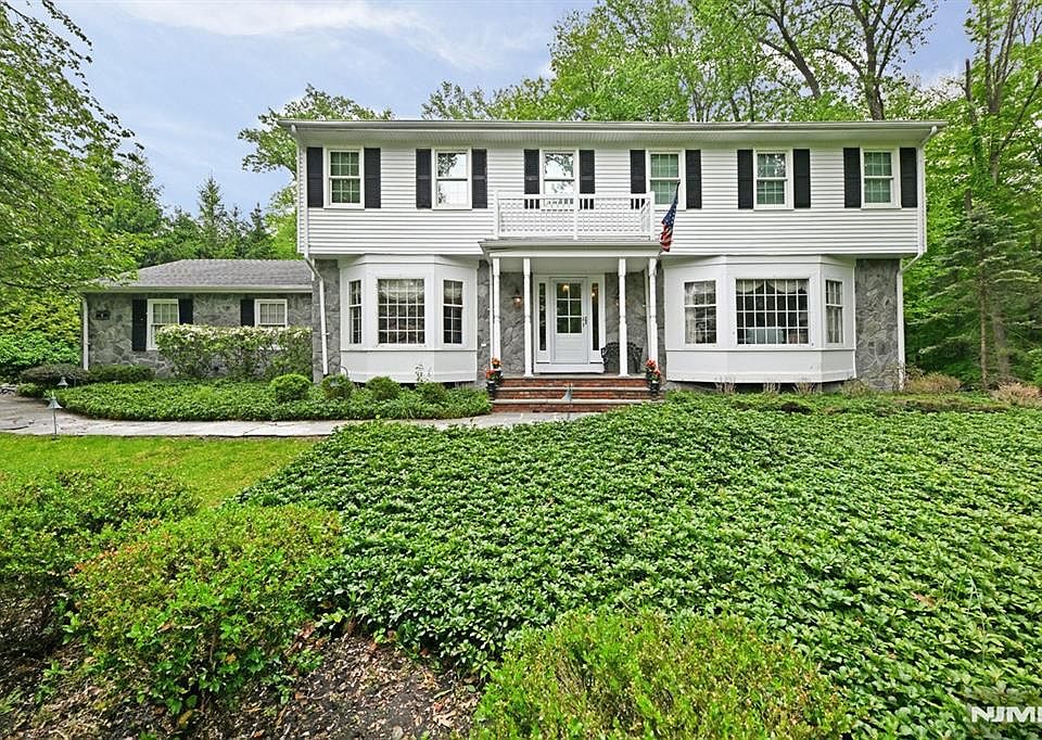 1st image of 16 Knollwood Rd