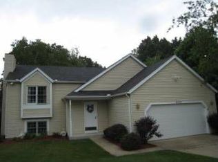 4102 Cross Creek Dr, South Bend, IN 46628