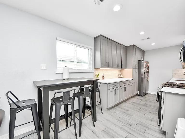 834 Ellington St — Photo 10