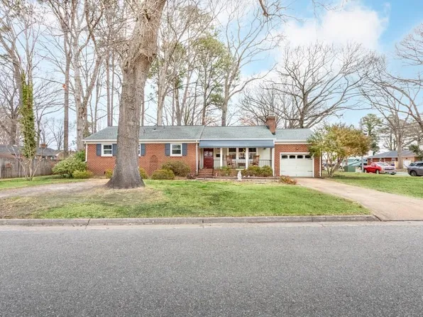15 Sanford Dr, Newport News, VA 23601