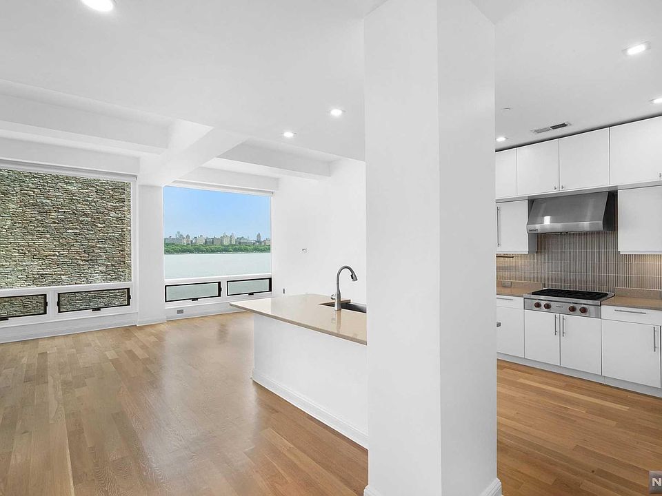 1st image of 9 Somerset Ln Unit 312