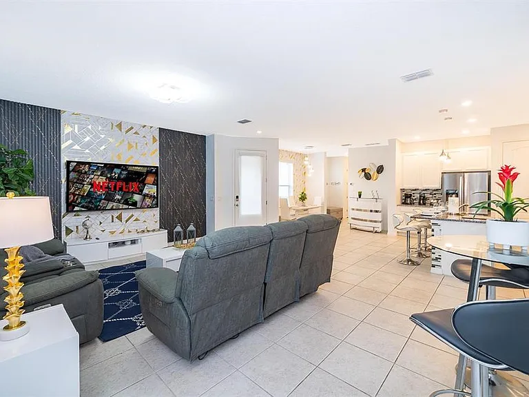 664 Benoi Dr — Photo 6