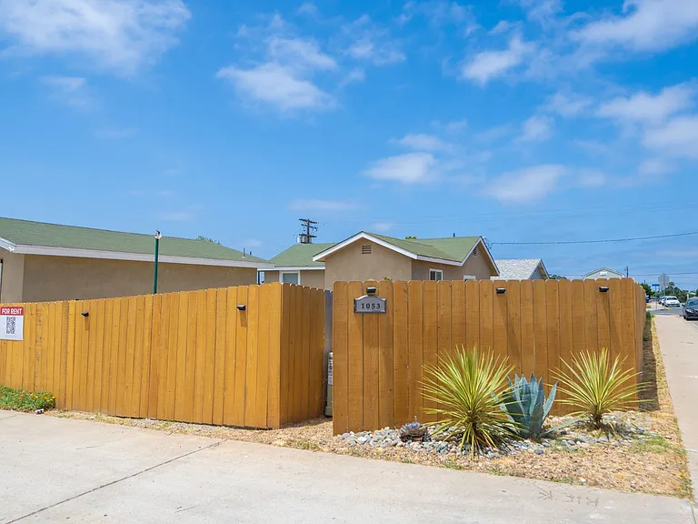1053 Florence St — Photo 33