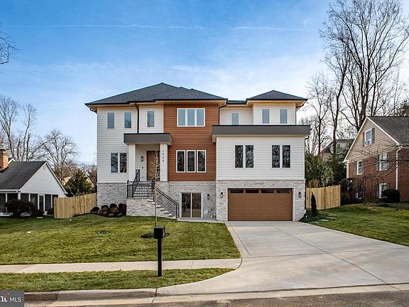 2nd image of 1935 Foxhall Rd